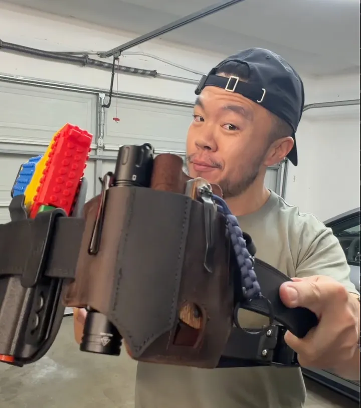 Gavin presenting an everyday carry gear rig